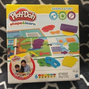 Play Doh Shape & Learn Shape A Story**NEW IN BOX**